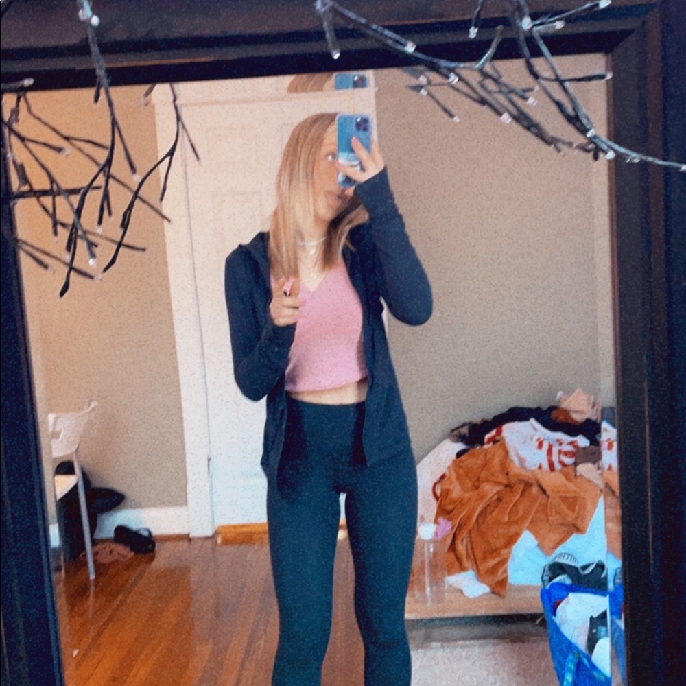 Meet your Posher, Elise